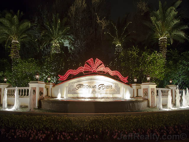Jupiter &amp; Palm Beach Gardens Christmas Lights - Echo Fine Properties