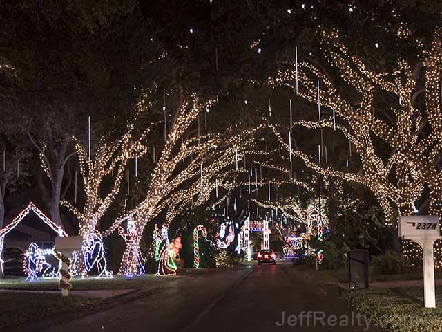 Jupiter &amp; Palm Beach Gardens Christmas Lights - Echo Fine Properties