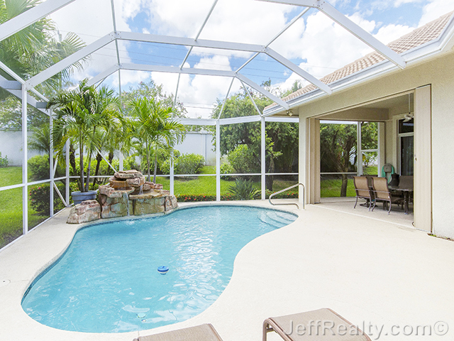 116 Thornton Drive - Screened Swimming Pool