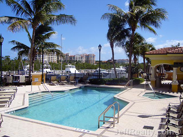 Jupiter Yacht Club - The Pointe - Swimming Pool