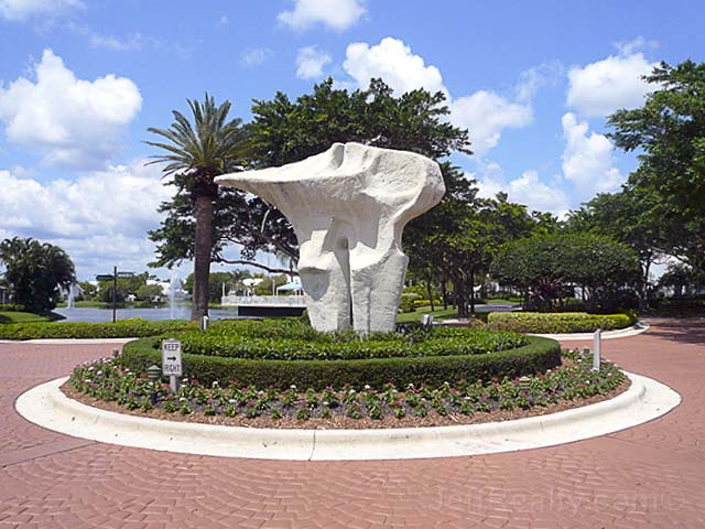 'Tooth' Sculpture - Barclay Club at PGA National