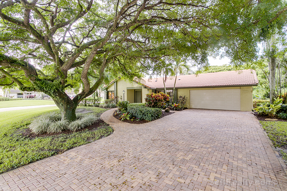 6175 Celedon Circle W