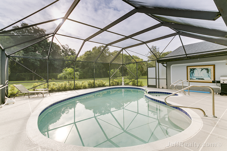 6156 Celedon Circle W - Screened Swimming Pool