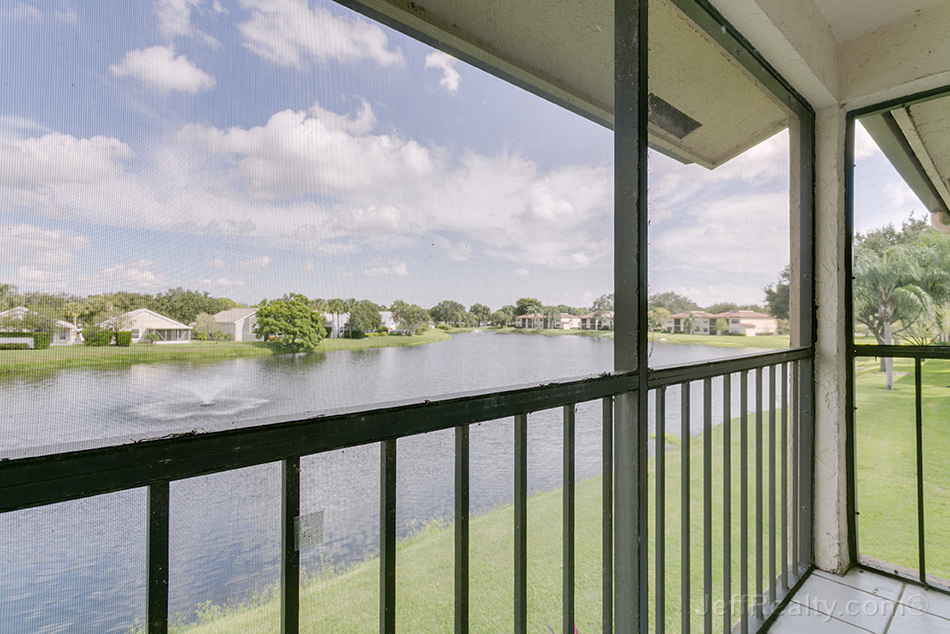 6928 Briarlake Circle #206 - Screened Porch & Lake View