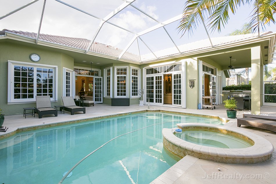 8794 Lakes Boulevard - Screened Patio, Swimming Pool & Spa