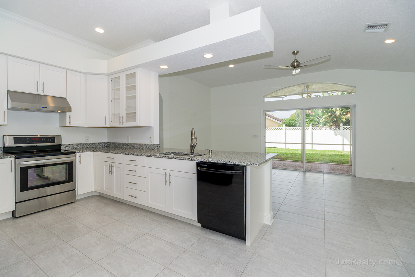 338 Clocktower Drive - Kitchen