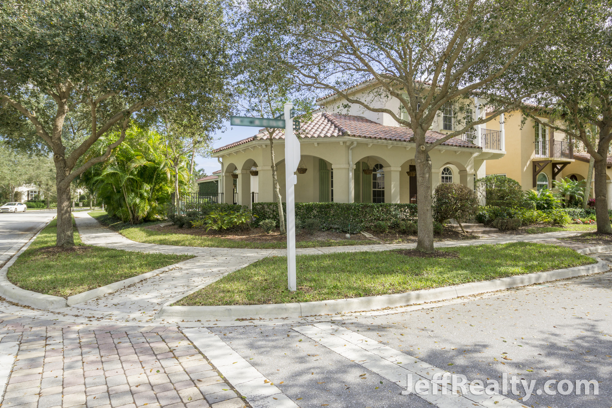 Could Tiger Woods Be Engaged To His Latest Mistress? - Echo Fine Properties, image size:2000x1333