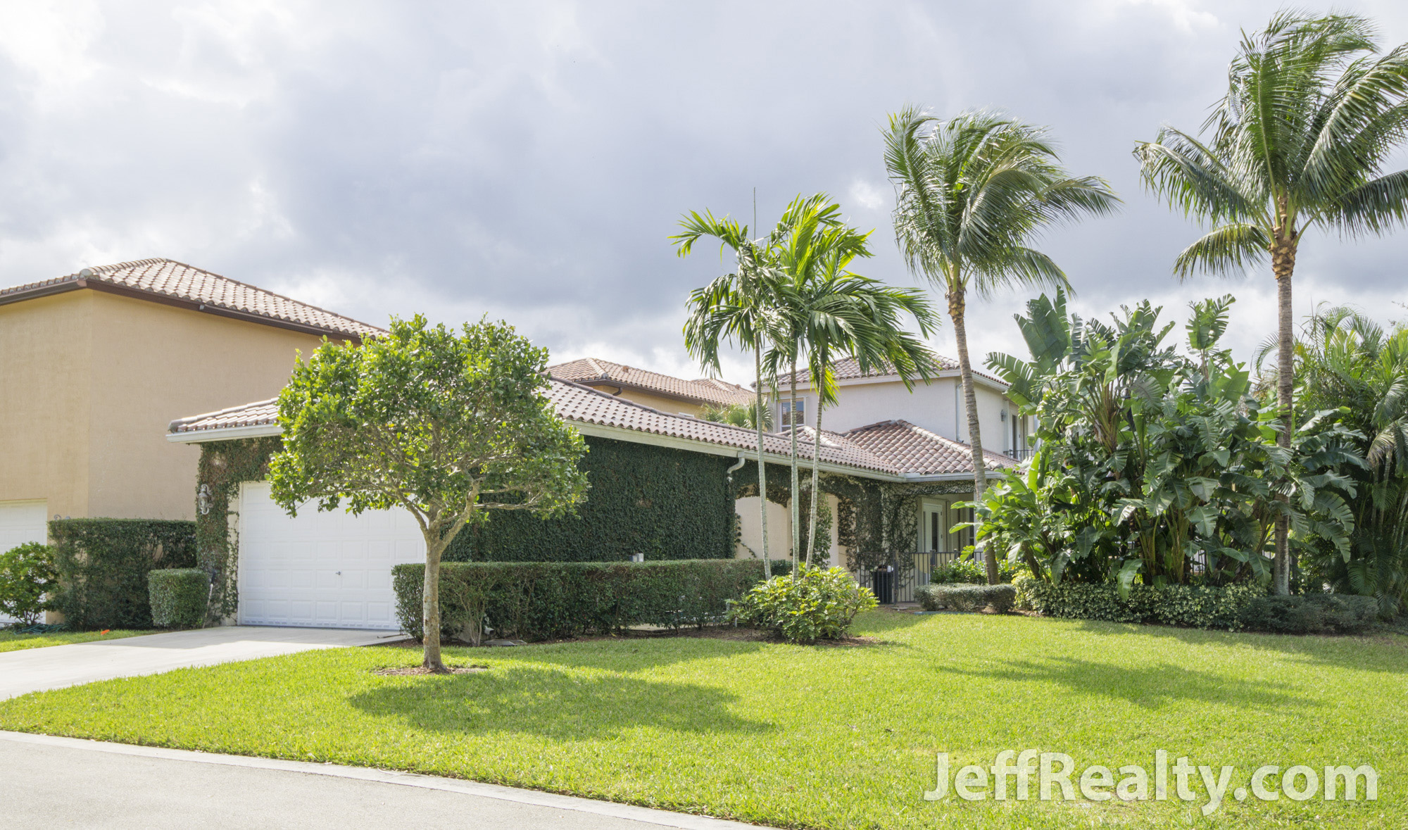 Could Tiger Woods Be Engaged To His Latest Mistress? - Echo Fine Properties, image size:2000x1179