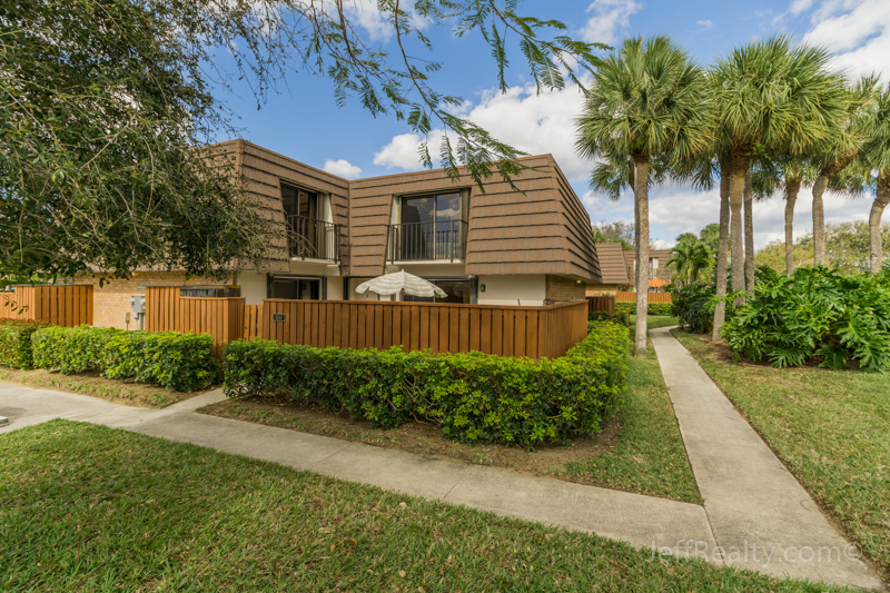 2033 20th Court The Lakes at The Bluffs Homes For Sale Jupiter