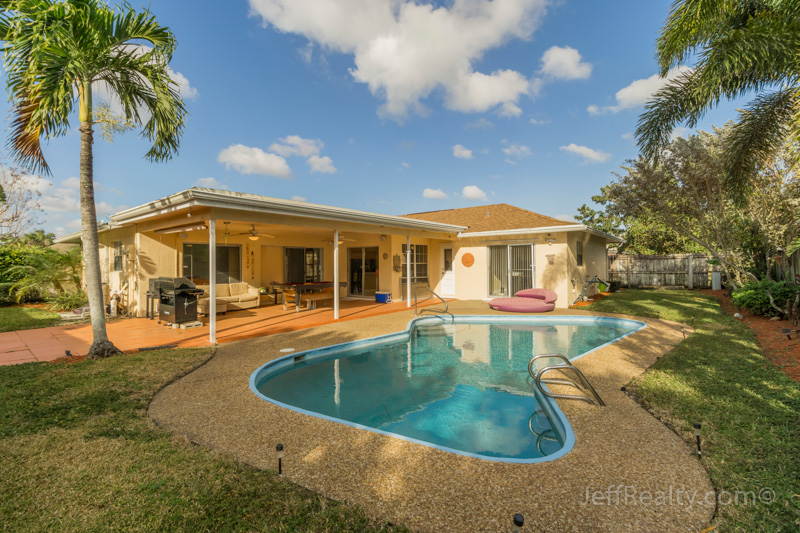 1496 Woodcrest Road N - Swimming Pool & Patio - Woodcrest - West Palm Beach