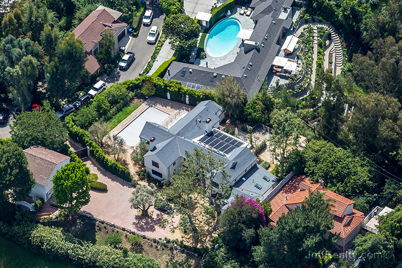 Jason Bateman & Amanda Anka’s Green Home