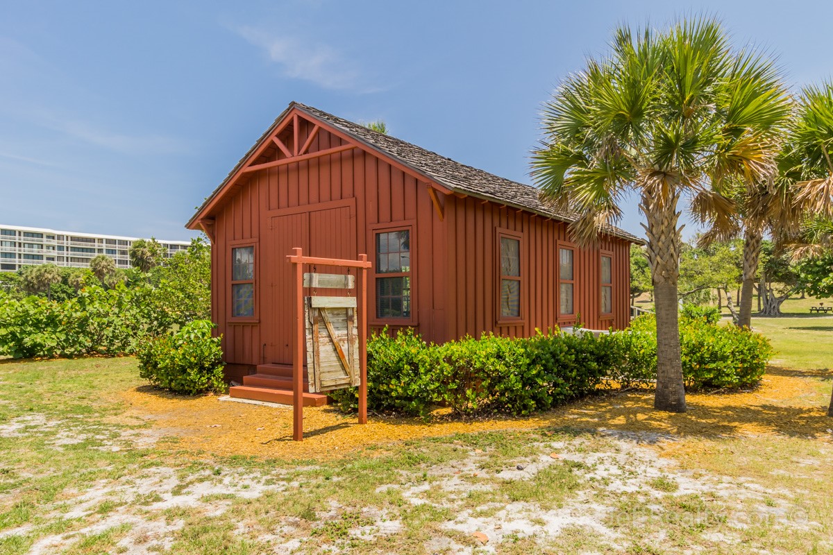 LittleRedSchoolhouse_01