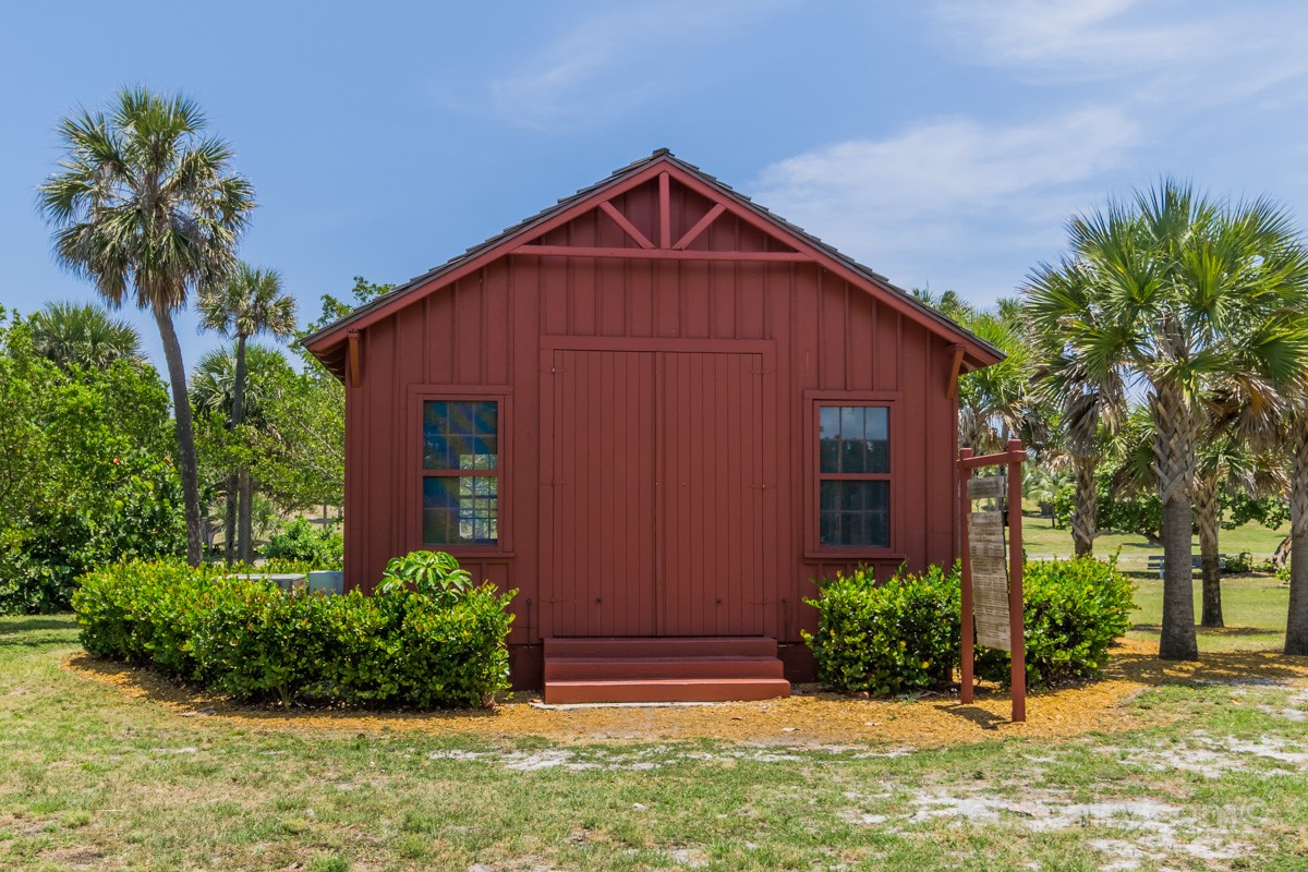 LittleRedSchoolhouse_02